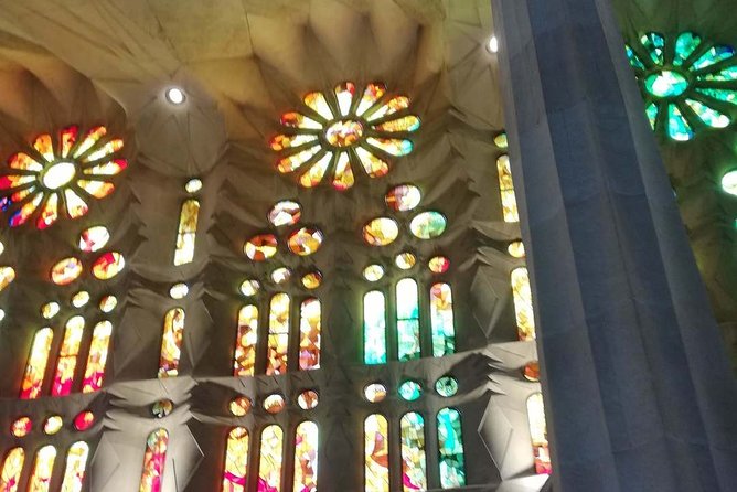 Sagrada Familia Small Group Tour with Skip the Line Ticket - Dress Code Rules That Actually Matter (So You Don’t Get Turned Away)