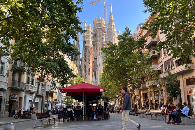 Sagrada Familia Tour with Express Entry and Local Guide - Façades and Sculptures: Spotting Hidden Messages in the Stone