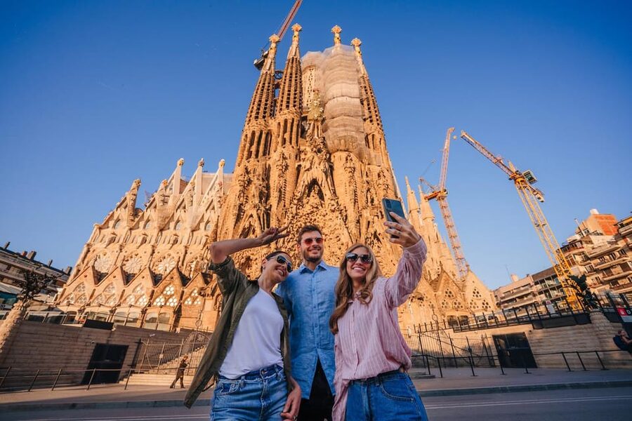 Sagrada Familia with Official Guide & Fast-Track Entry - Key things that make this tour worth it