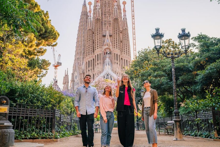 Sagrada Familia with Official Guide & Fast-Track Entry - Meeting point at Entrance A: get your bearings early