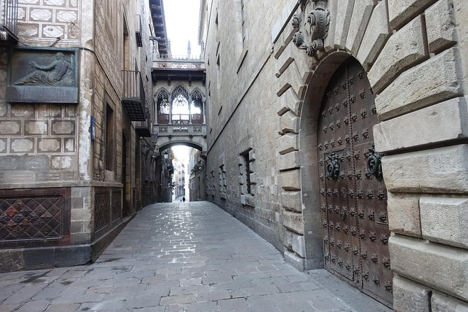 Savor Spain: Food, Wine, History & Culture Small Group Tour in Old Barcelona - 15 dishes and 6 drinks: what this pacing feels like