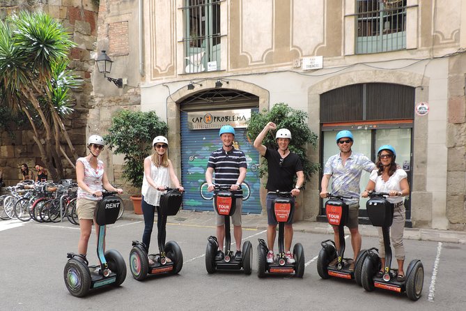Seaside Segway Tour in Barcelona - Stop 2: the 1992 change-signal sculpture