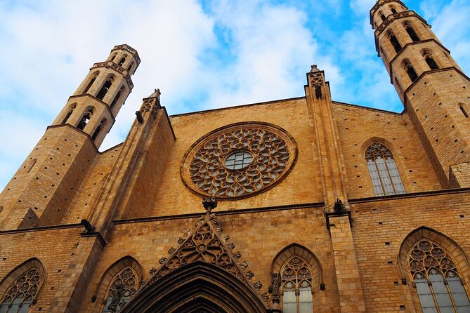 Self-Guided Audio Tour - Legends of the Gothic Quarter - Headsets, phone battery, and practical setup