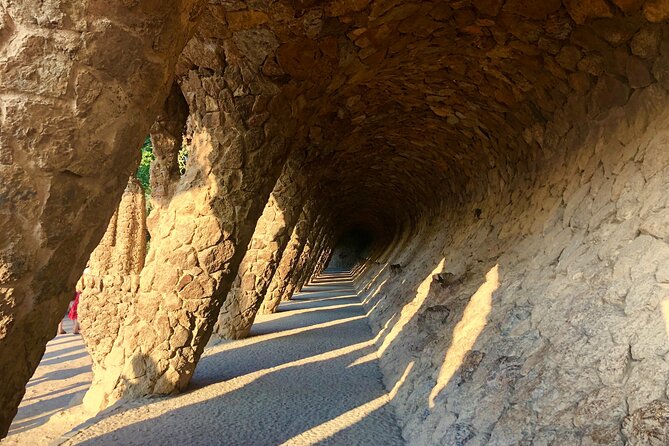 Self-Guided Audio Tour-The Surrealist Barcelona of Dalí and Gaudí - Starting at Sala Dalmau and ending at Palau Güell: route logic