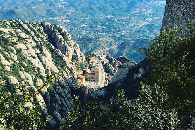 Semi-Private Montserrat Monastery, Funicular & Scenic Nature Walk - The guided downhill walk: what it feels like and how to prepare