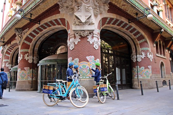 Sights of Barcelona E-Bike Tour Led by a Local Guide - Why an e-bike loop makes Barcelona feel smaller