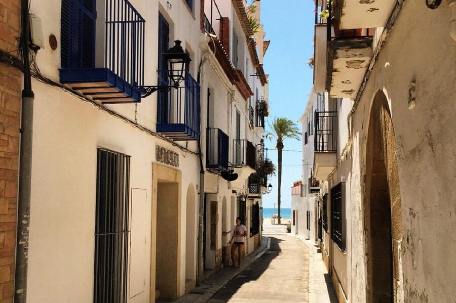 Sitges: Sailboat trip + walking tour and wine cellar tour - Palau de Maricel and the church stop: quick, but useful