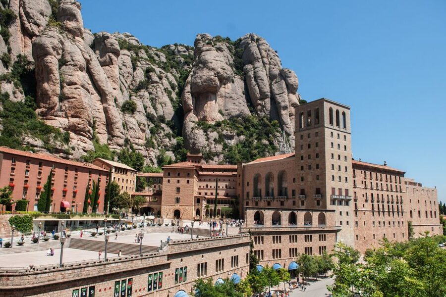 Skip-the-Line Barcelona & Montserrat Tour with Pick-up - Guides and pace: why the day feels organized