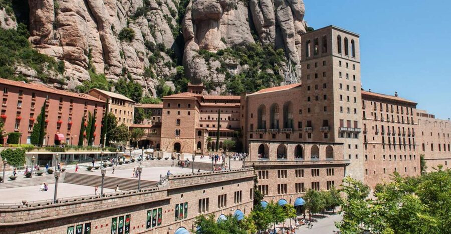 Skip-the-Line Barcelona & Montserrat Tour with Pick-up - Montjuïc and the 1992 Olympic sites: views plus context