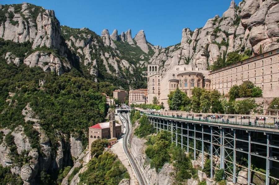 Skip-the-Line Barcelona & Montserrat Tour with Pick-up - Pick-up and small-group setup: smooth starts matter