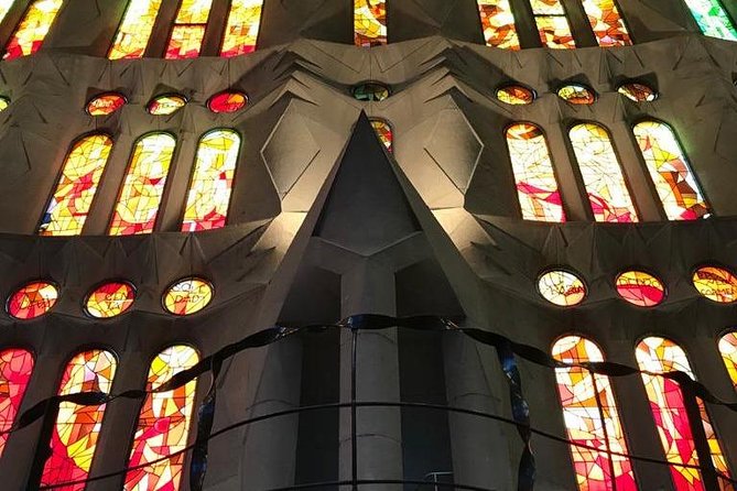 Skip The Line : La Sagrada Familia Guided Tour - Logistics that affect your day: mobile ticket and timing