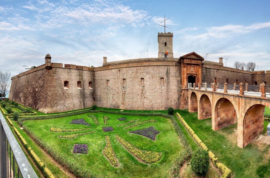 Skip-the-line Montjuïc Castle Tour with a Cable Car Ride - Price reality check: is $298 per person worth it?