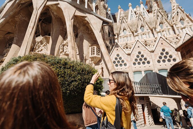 Skip the Line Sagrada Familia Guided Tour & Optional Cava Upgrade - Museum highlights and Gaudí’s crypt