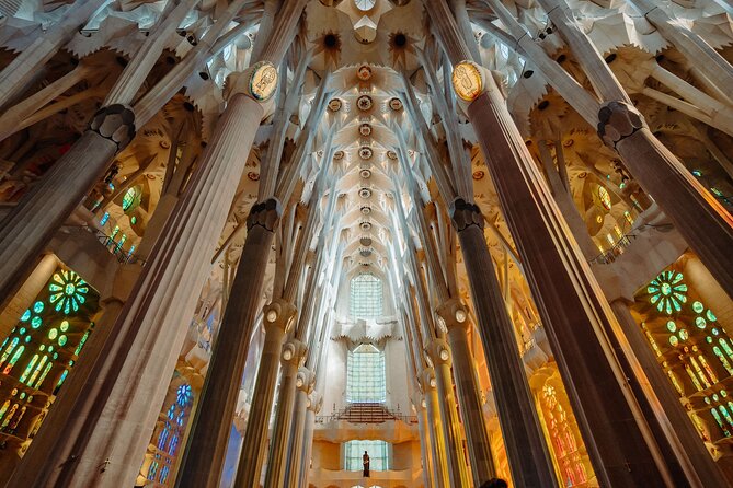 Skip the Line Sagrada Familia Guided Tour & Optional Cava Upgrade - What the guide explains about Gaudí’s process and influences