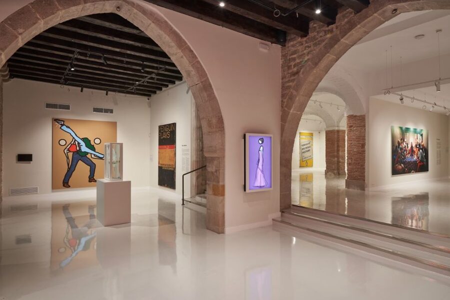 Small-Group Moco Museum Barcelona: Banksy & Modern Art Tour - Beyond Banksy: Warhol, Kusama, and modern art with teeth