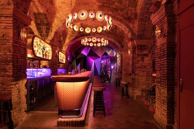 Speakeasy Bar Tour & VIP Nightclub - Flaherty’s Irish Pub: warm-up drinks and meet-and-play games