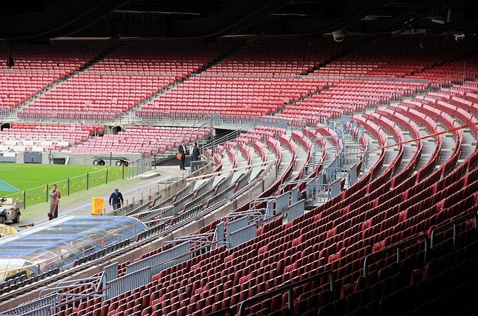 Spotify Camp Nou Tour F.C. Barcelona Museum (Open Date Ticket) - Audio guide, VR/add-ons, and the headphones reality check