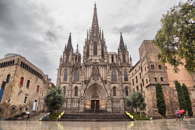 Sunny Barcelona Photoshoot - What Makes This Barcelona Photoshoot Worth Your Time