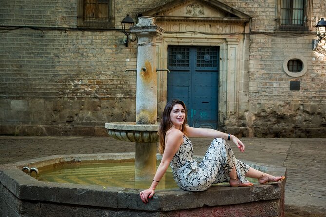 Sunny Barcelona Photoshoot - Stop 1: Catedral de Barcelona Portraits That Look Instant-Classic