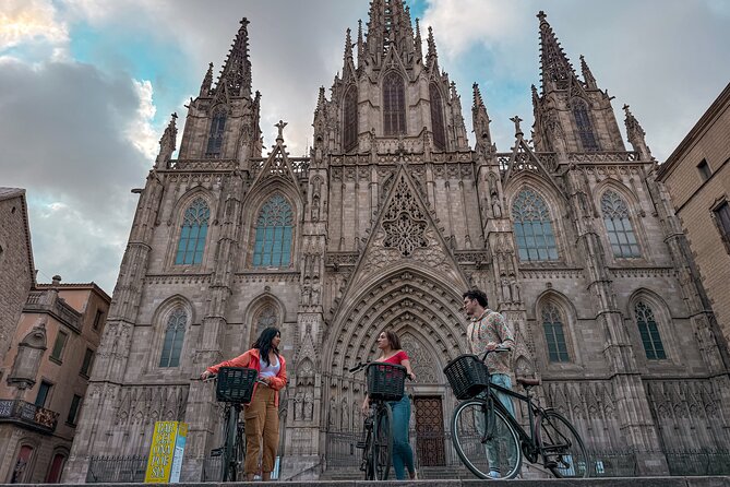 Sunrise Bike Tour: Barcelona Before the Crowds - Casa Batlló-style moments: undulating stone and twisted balconies