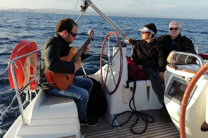 Sunset Sailing Experience w/ Live Spanish Guitar & Spanish Tapas - Comfort and Practical Tips for a Smooth Evening
