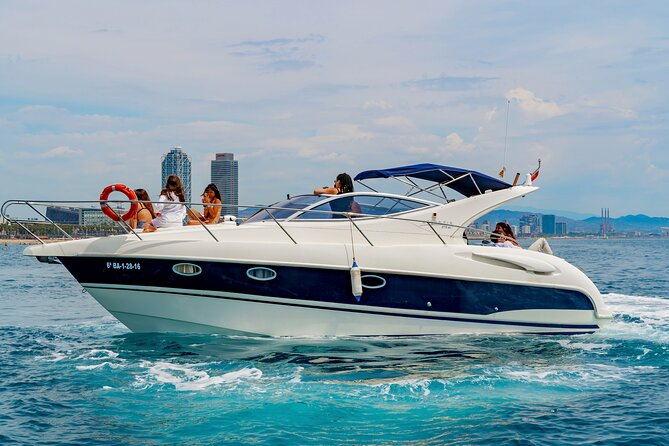 Sunset yacht ride in Barcelona + snacks and drinks - Snacks and drinks: simple, but they change the mood