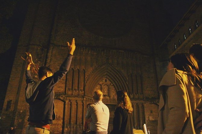 Tapas and Wine Walking Tour in Barcelona - A 6:30 p.m. tapas-and-wine plan that keeps Barcelona moving