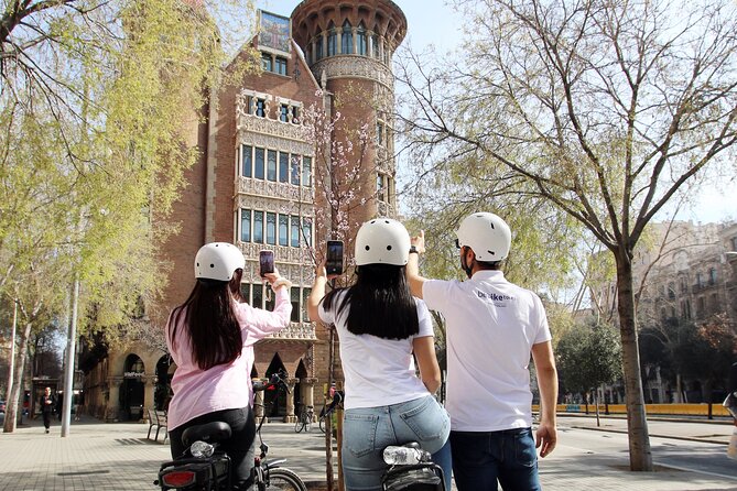 Tapas Tasting Bike/E-Bike Tour in Barcelona - A 3-hour Barcelona ride built around snacks and sights