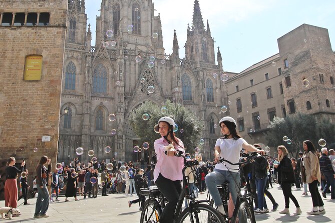 Tapas Tasting Bike/E-Bike Tour in Barcelona - Stop-by-stop: from Arc de Triomf into Gaudí territory
