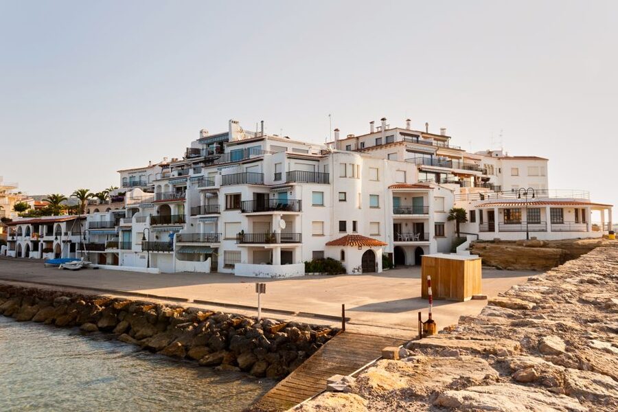 Tarragona & Sitges Small Group Full-Day Tour - Sitges at 14:00: lunch on your own, then a proper beach afternoon
