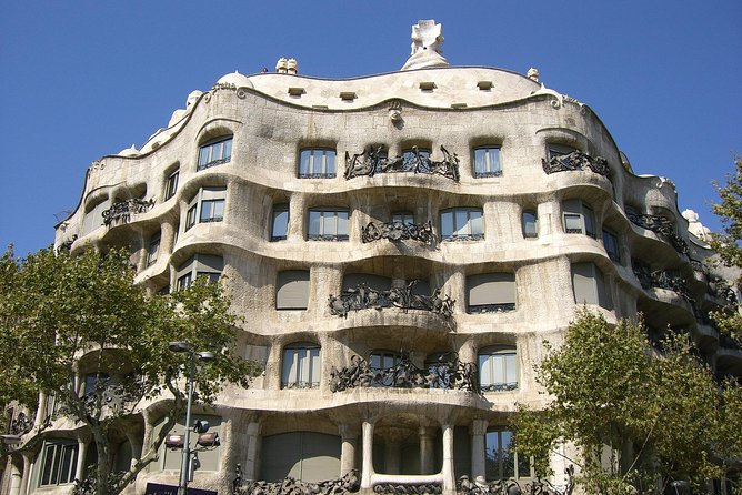 Taxi Transport from Barcelona airport to hotel - The Vehicle: Spacious, New, and Built for Up to Eight