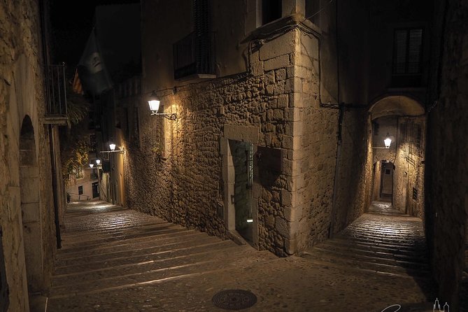 The 11 Tastings of Girona small-group tour and dinner - Starting at Plaça de la Independència: you get oriented fast