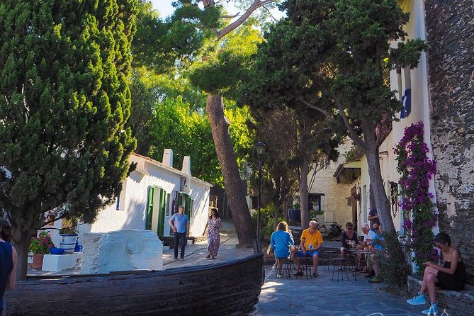 The Dalí Triangle & Cadaqués Day Trip from Girona - Stop 3: Cadaqués walk time—where you reset between museums