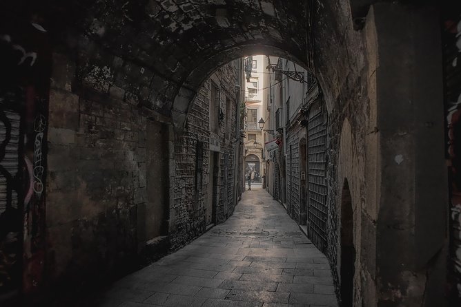 The Gothic Trail – Ghosts of Barcelona Exploration Game - The app experience: audio stories and the freedom to pause