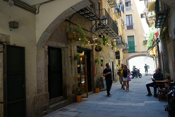 "The Shadow of the Wind" Novel Walking Tour - In the Gothic Heart: Papirum and the Art of Making Books