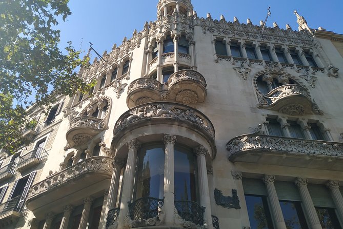 The Story of Gaudi and Modernism Private Walking Tour - Getting from Passeig de Gràcia to Sagrada Família area