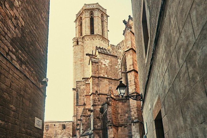 The Ultimate Old Town Tour in Barcelona - Barcelona Cathedral and the Gothic Quarter: Real Context for Neo-Gothic