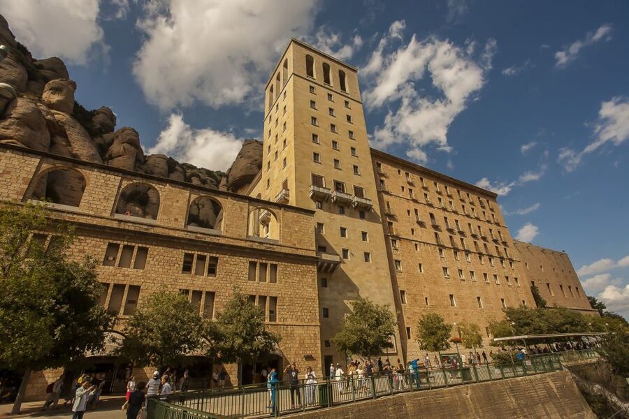 Tot Montserrat: Transport, Museum Tickets, and Lunch - Key things I’d mark on your map