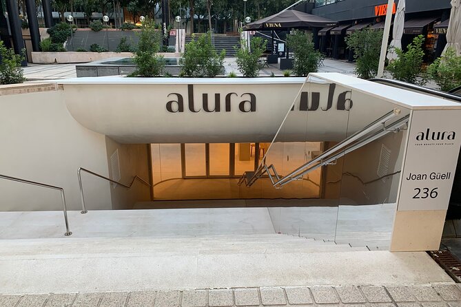 Traditional Thai Massage 60 min at THAI MASSAGE ALURA - The spa setting: clean rooms, showers, and towels that feel like they matter