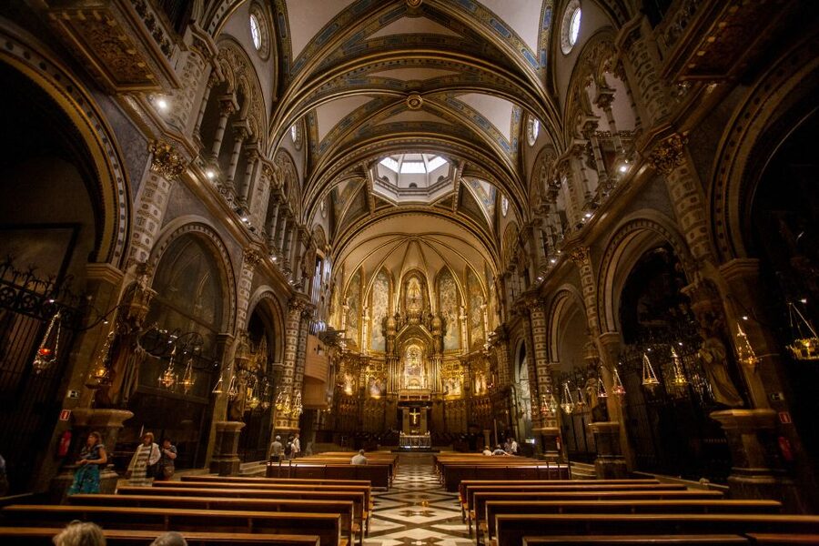 Trans Montserrat: Return Ticket and Audiovisual Exhibit - Santa Cova Funicular Stop: The Virgin Tradition and the Calm Between Queues