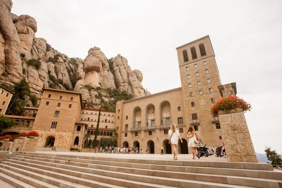 Trans Montserrat: Return Ticket and Audiovisual Exhibit - Audiovisual Gallery: A Helpful First Look at the Benedictine Monastery