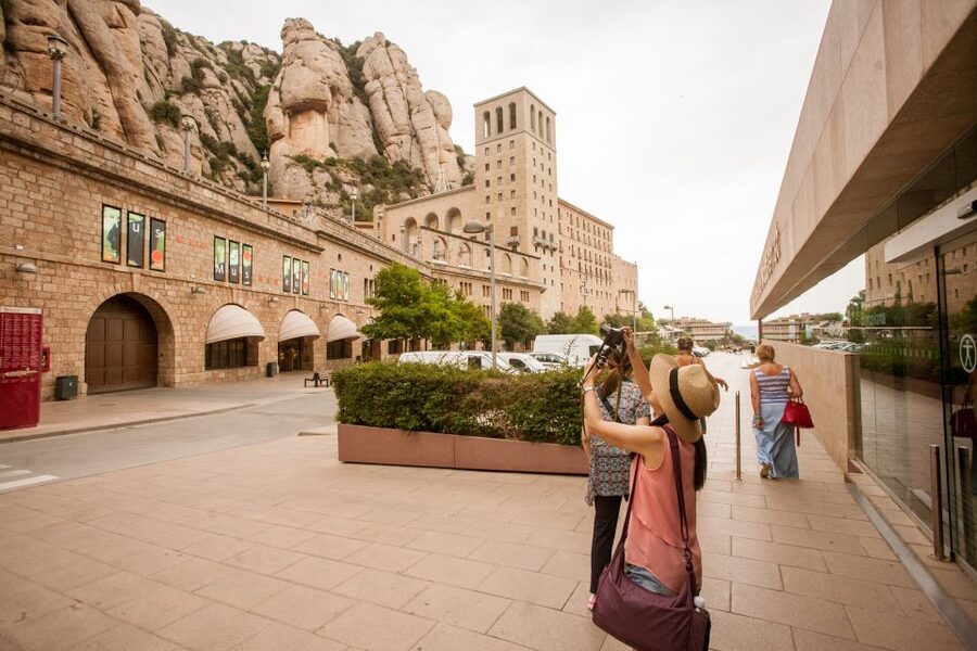 Trans Montserrat: Return Ticket and Audiovisual Exhibit - Timing Strategy: Go Early for the Best Mix of Views and Breathing Space
