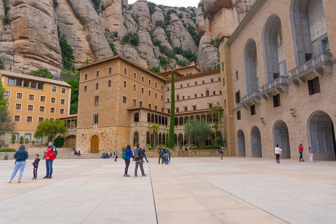 Transfer to Montserrat Monastery from Barcelona - Meeting Point at Estació de França: Start on Time, Stay Sane