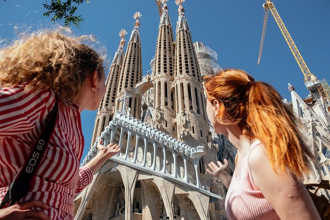 Treasures of Barcelona: Private Gaudi Walking Tour - Logistics that matter: duration, meeting point, and keeping things smooth