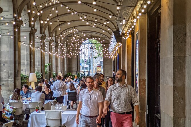 Vidavivida Wine Journey Food and Culture Tour in Barcelona - Barri Gòtic for 2 hours: 2,000 years of streets, art, and texture on your plate