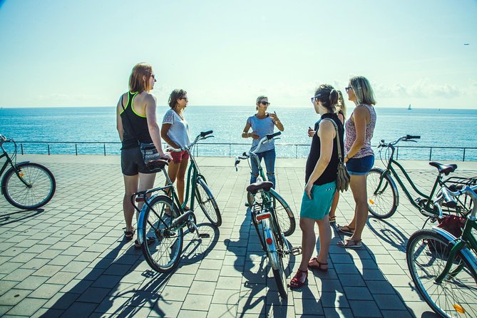 Visite insolite de Barcelone à vélo (en français) - Le départ à Carrer de Guatemala : comment le guide rend la visite “à vous”