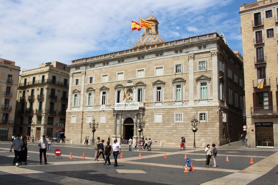Walking Tour Gothic Quarter and Ramblas+Boat Trip - Where You Meet and How the Day Flows