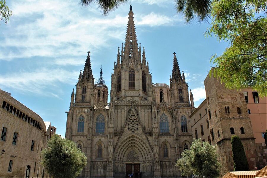 Walking Tour Gothic Quarter and Ramblas+Boat Trip - Plaza del Rei and Plaza Sant Jaume: Medieval Barcelona’s Power Rooms