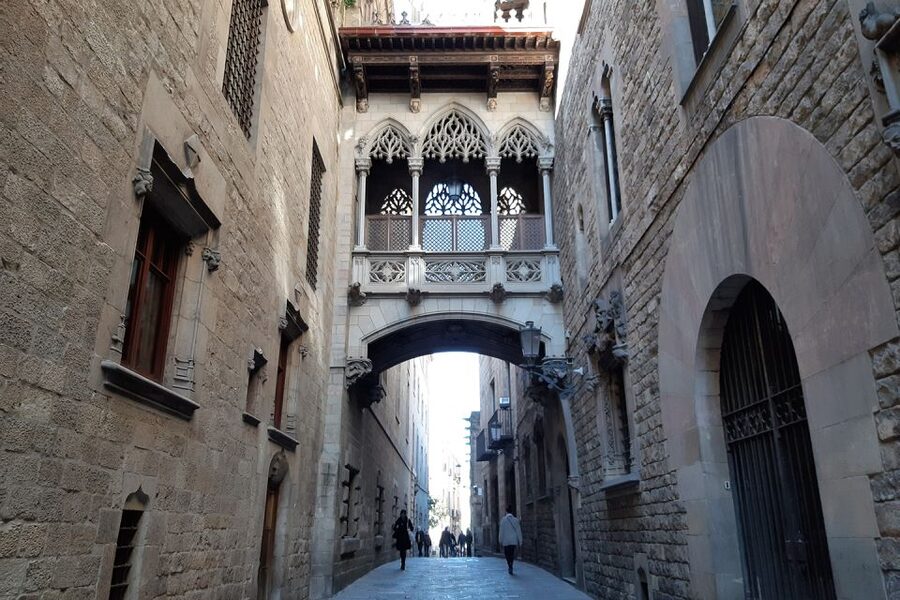 Walking Tour Gothic Quarter and Ramblas+Boat Trip - Las Ramblas Stops: Boqueria, Liceu, La Plaza Reial, and More