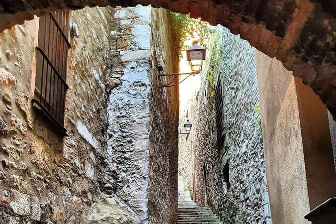 Walking Tour in Girona History and Gastronomy with Tasting - Passeig de la Muralla: Understanding the Walls by Seeing Them Close